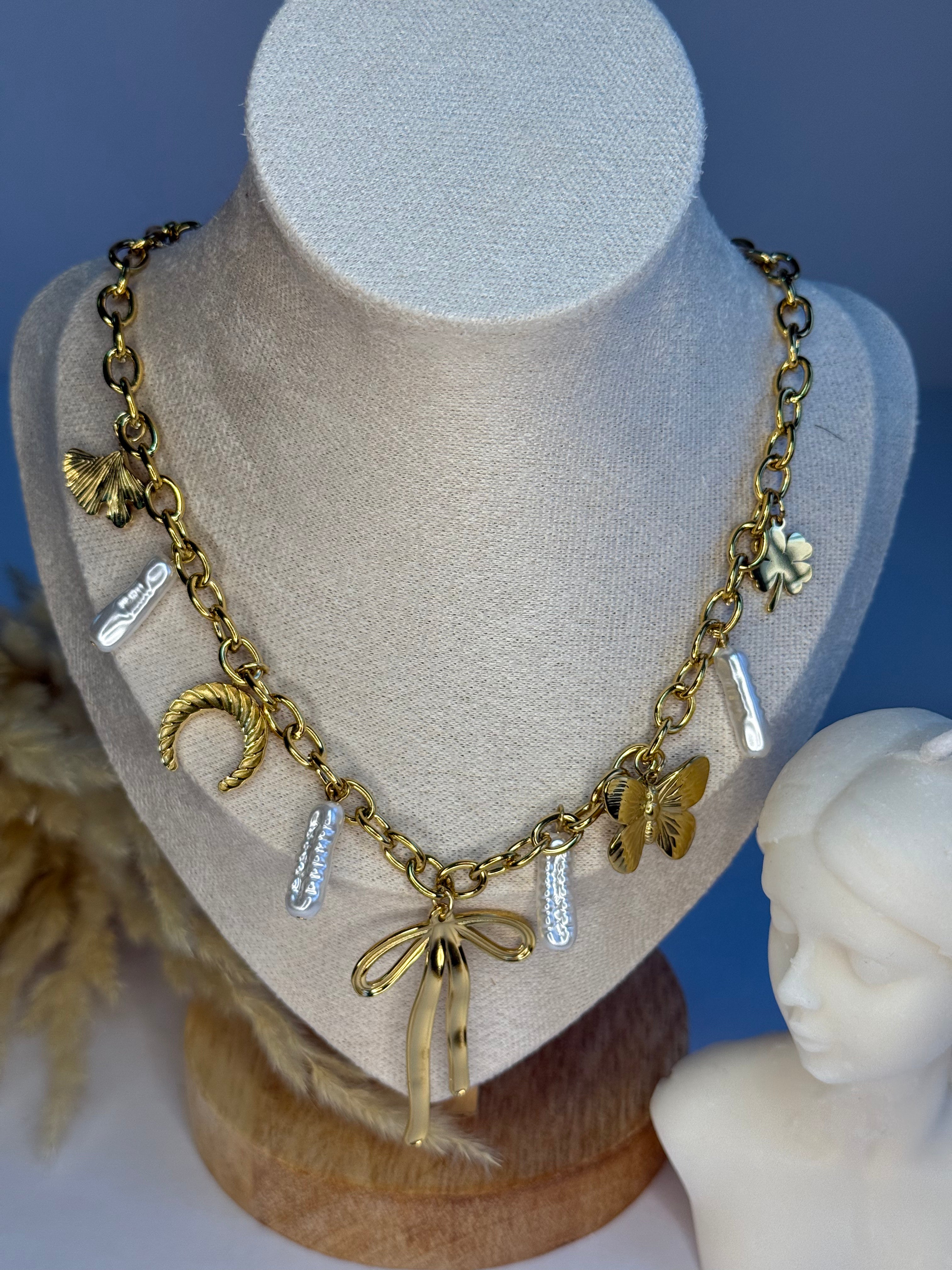 Bow charm necklace