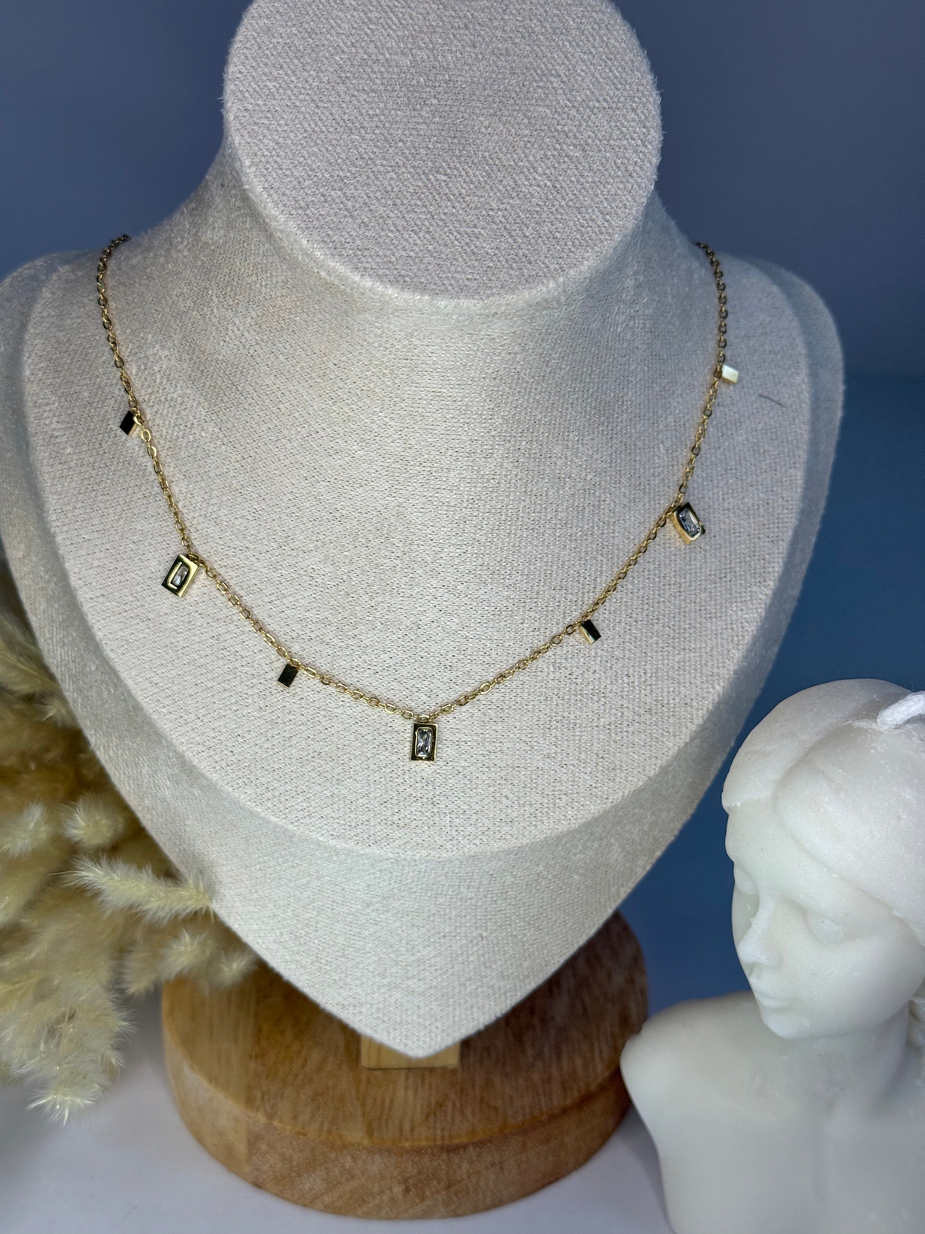 Minimal zircon necklace