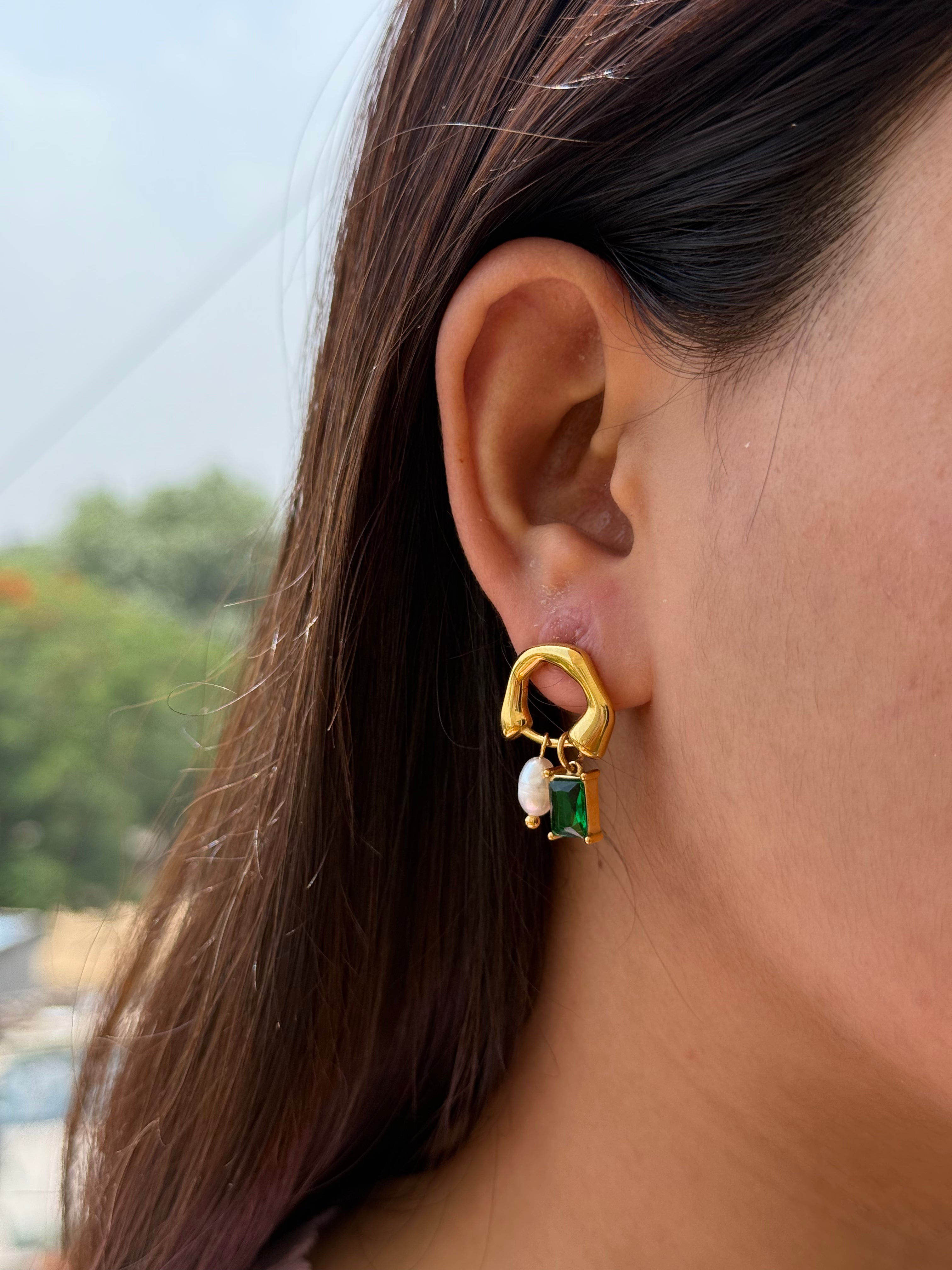 Emerald dainty earrings